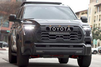 Lampy przednie Toyota Sequoia 2022-2024 White DRL LED NOVA seria AlphaRex 880861