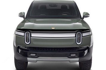 Hood Spoiler Rivian R1T 2022-2025 Aeroskin Dark Smoke AVS 322210