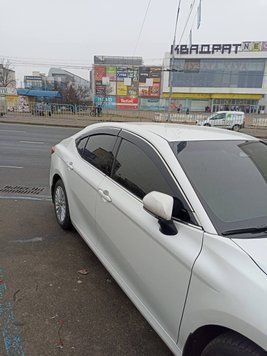 Owiewki do szyb samochodowych 4 szt z chromowaną listwą Toyota Camry 2025+ Wellvisors 3-847TY083