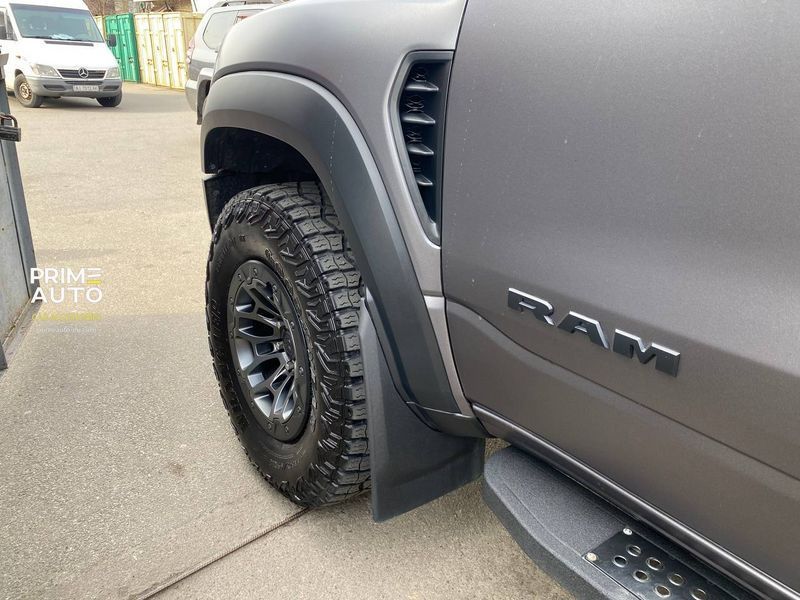 Błotniki przednie 2 szt Ram 1500 RHO 2025-2026 WeatherTech 110137
