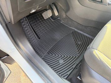 Dywaniki gumowe prz&oacute;d Chevrolet TrailBlazer 2021 - 2026 czarny WeatherTech W556