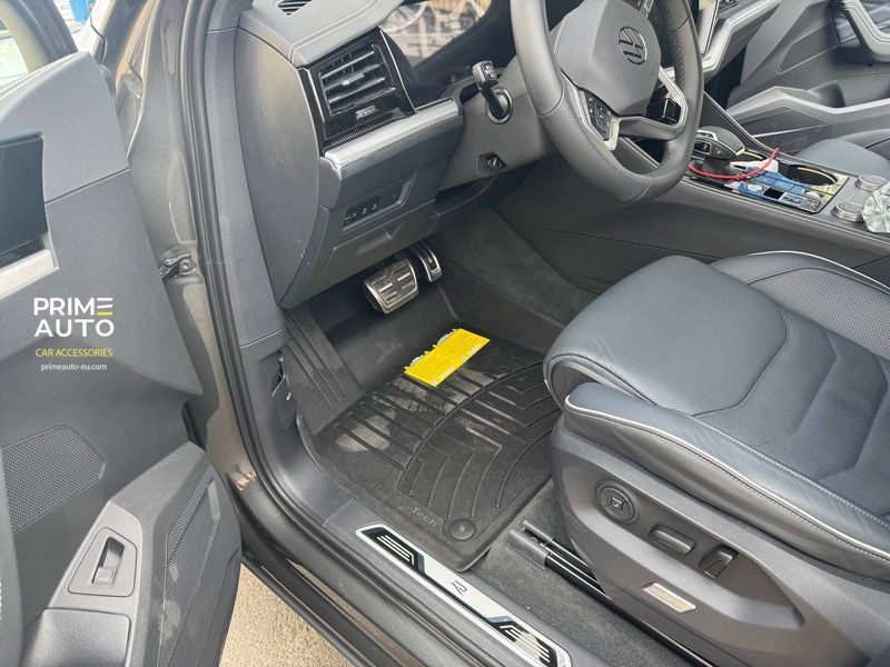 Килими автомобільні 3D Лайнери High Performance передні Volkswagen Touareg 2019 - 2026 чорний WeatherTech 4414881IM 4414881IM фото