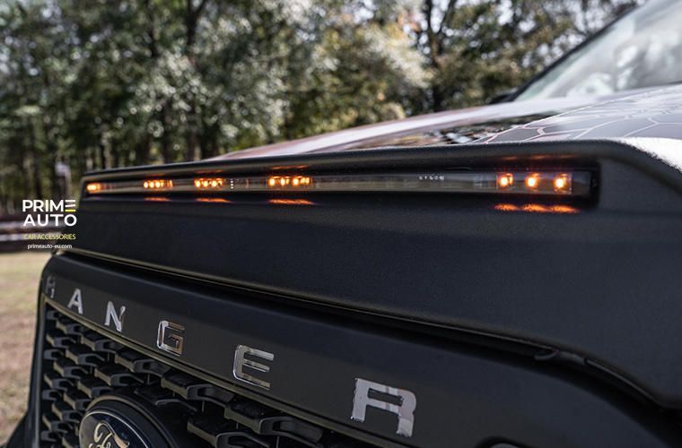 Deflektor maski spoiwo Aeroskin z paskiem LED czarny mata Jeep Wrangler JK 2007 - 2018 AVS 753060