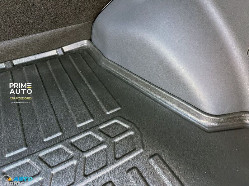 Dywanik do bagażnika z krawędzią Ford Escape 2019-2025 czarny 6007021