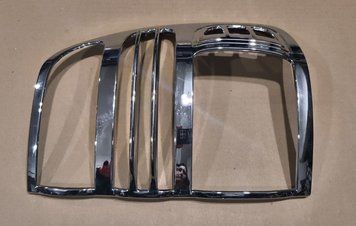 Taillight covers right wing 1 pcs chrome Toyota Land Cruiser 100 1998 - 2007 Wellstar QBMLC100-020zadnie