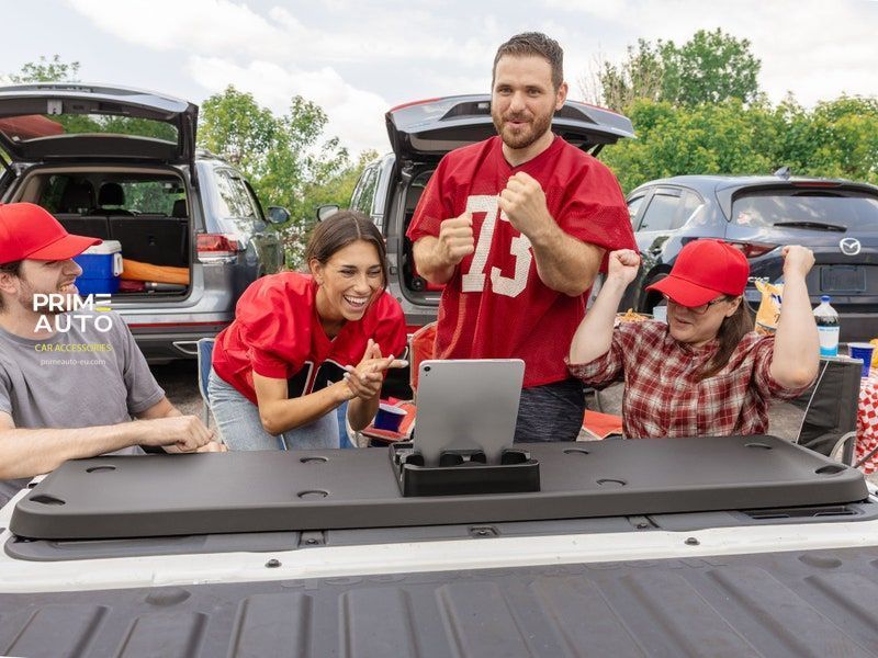 Подушка для задней двери Ram RHO 2025-2026 черный 81TGS03 Weathertech 81TGS03.. фото